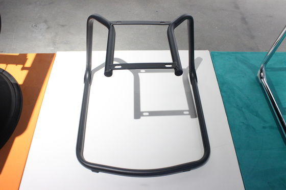 Harga yang pantas Kursi kantor besi hitam yang stylish Kerangka logam, kursi kantor dasar, 515 × 515 × 370mm on line