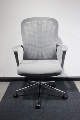 Harga yang pantas Black Casters Kantor kursi berputar 11kg Desain ergonomis tinggi diatur Kursi nyaman Cocok untuk ruang konferensi on line